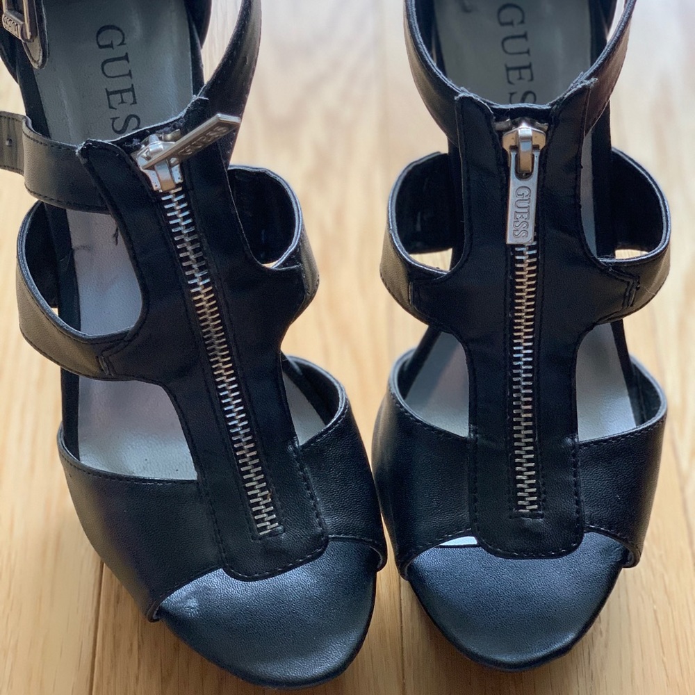 Women’s black guess heels size 7
